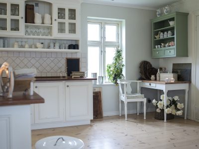 bookcase-3532950_1280